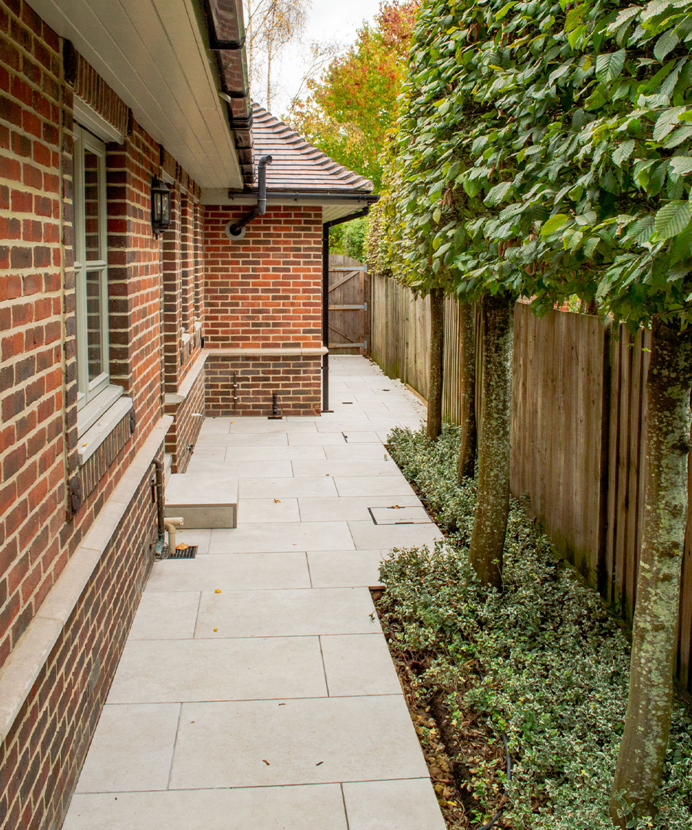 Exbury-White-Italian-Porcelain-Paving-With-Tumbled-Edge-5