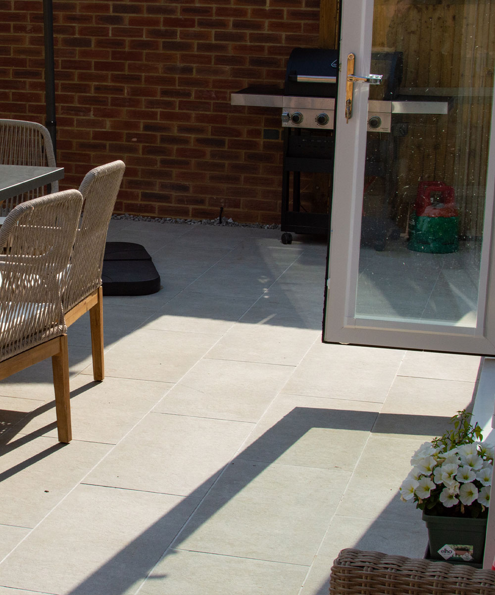 Whitemoor-Porcelain-Paving-Romsey-Hampshire