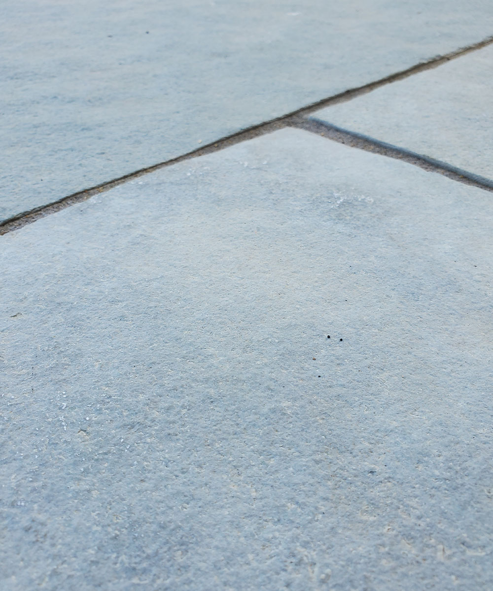 Lepe Blue Limestone Paving - Image 3