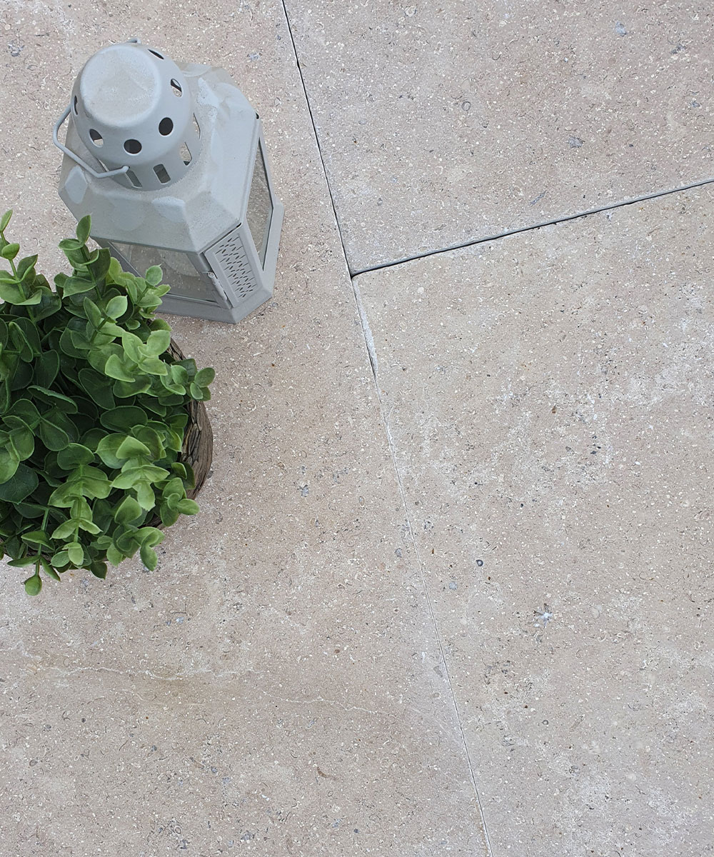 Lymington Beige Limestone Paving - Image 29