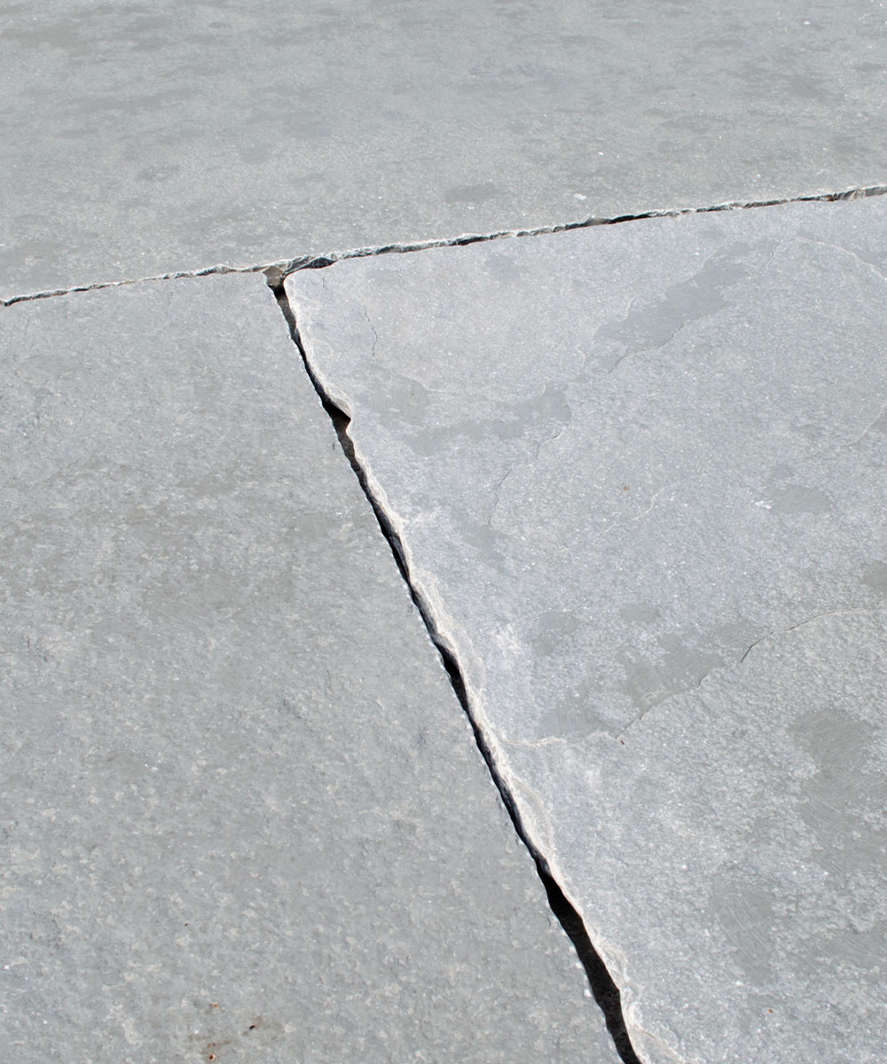 Chatmohr-Limestone-Tumbled-and-Brushed-Paving-Hampshire