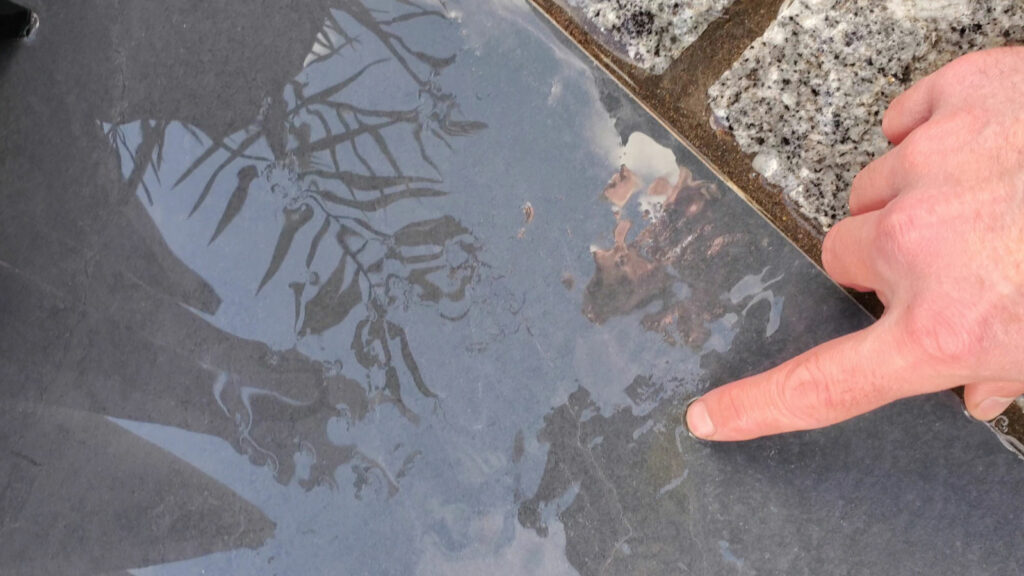 Cleaning-Rust-Stains-From-Porcelain-Paving