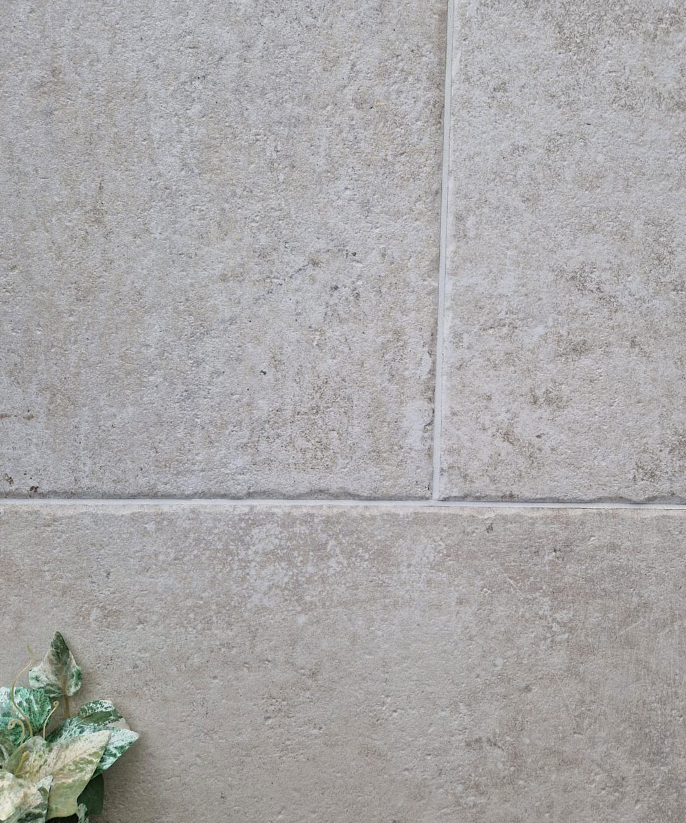 Hordle Old White Porcelain Paving Tumbled Edge Multi Sizes