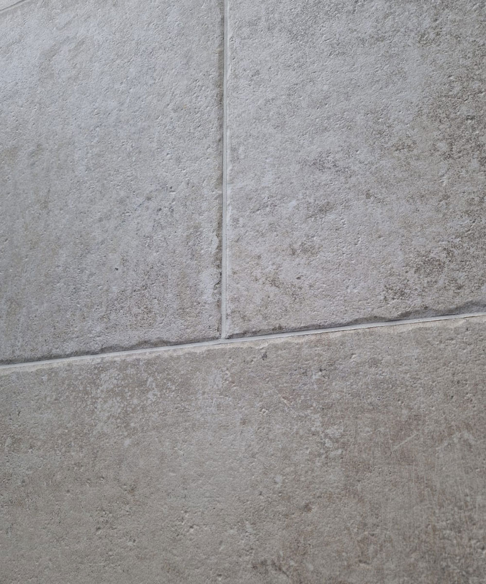 Hordle Old White Porcelain Paving Tumbled Edge Multi Sizes