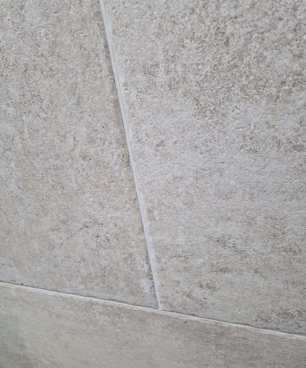 Hordle Old White Porcelain Paving Tumbled Edge Multi Sizes