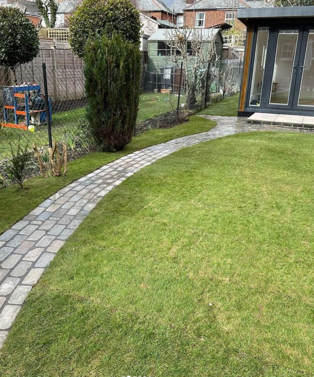Knightwood-Grey-Tumbled-Sandstone-Setts-Southampton
