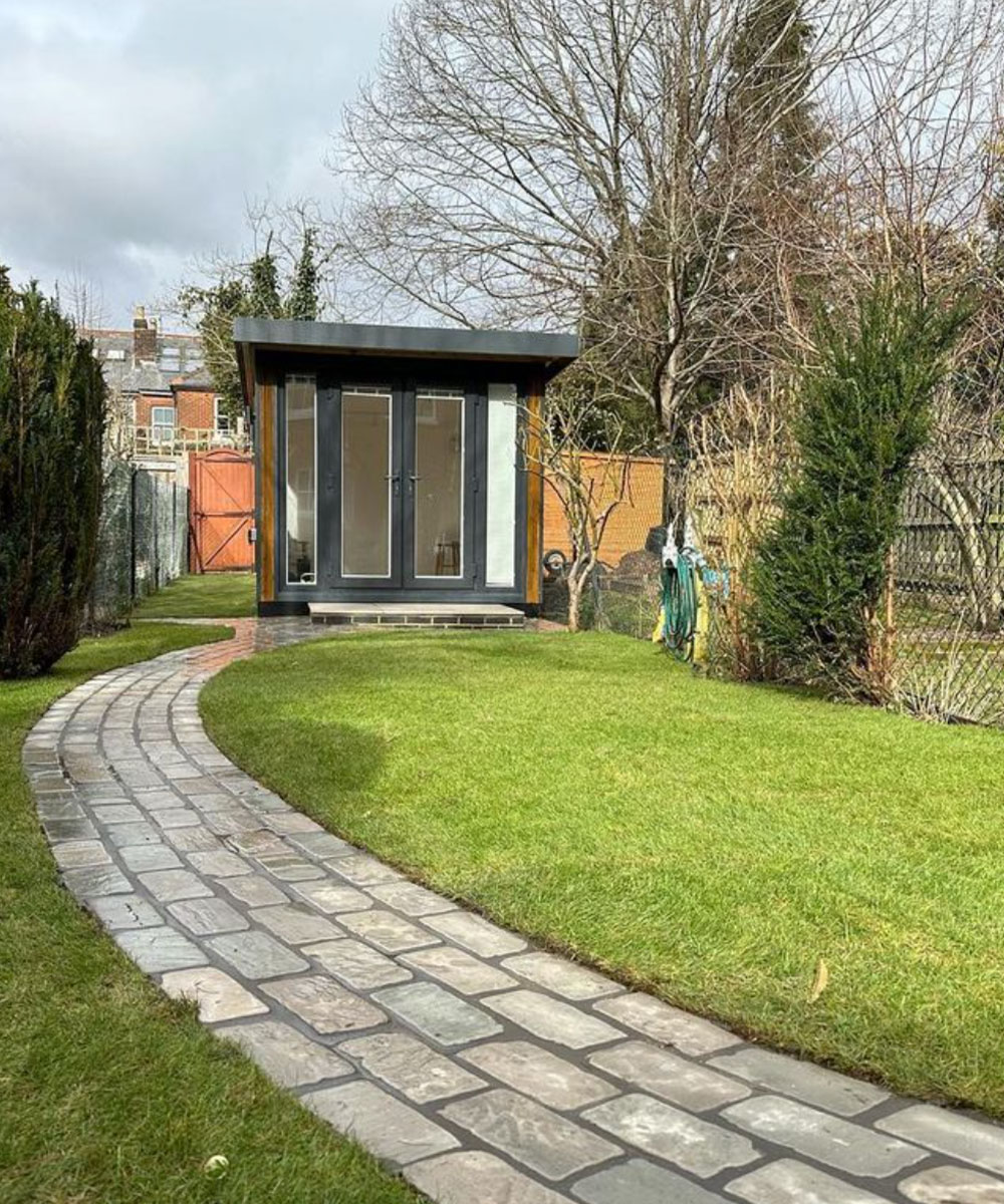 Knightwood-Grey-Tumbled-Sandstone-Setts-Southampton