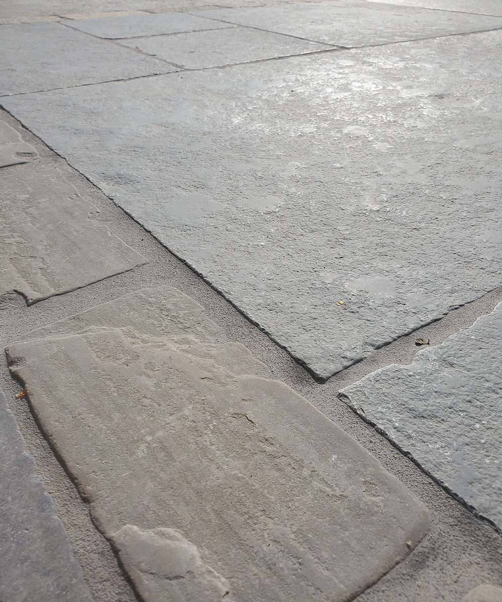 Knightwood-Grey-Tumbled-Sandstone-Setts-Southampton