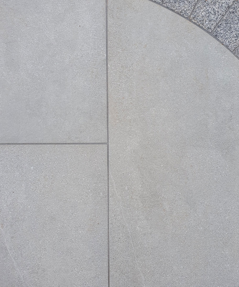 Hythe-Grey-Porcelain-Paving-Silver-Granite-Edge