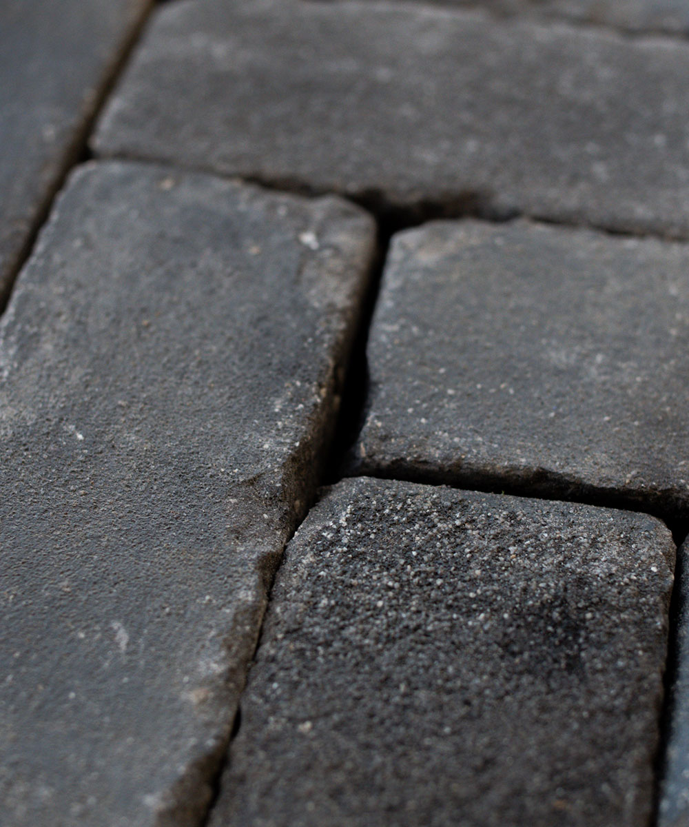 Fritham-Charcoal-Coloured-Clay-Pavers-Hampshire