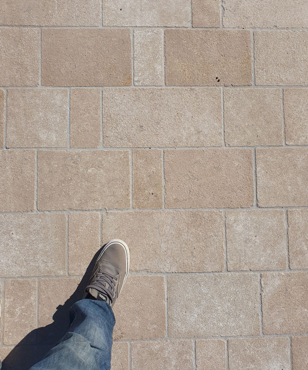 Lymington-Dune-Courtsetts--Limestone-Drivesetts-ForestStone-Hampshire