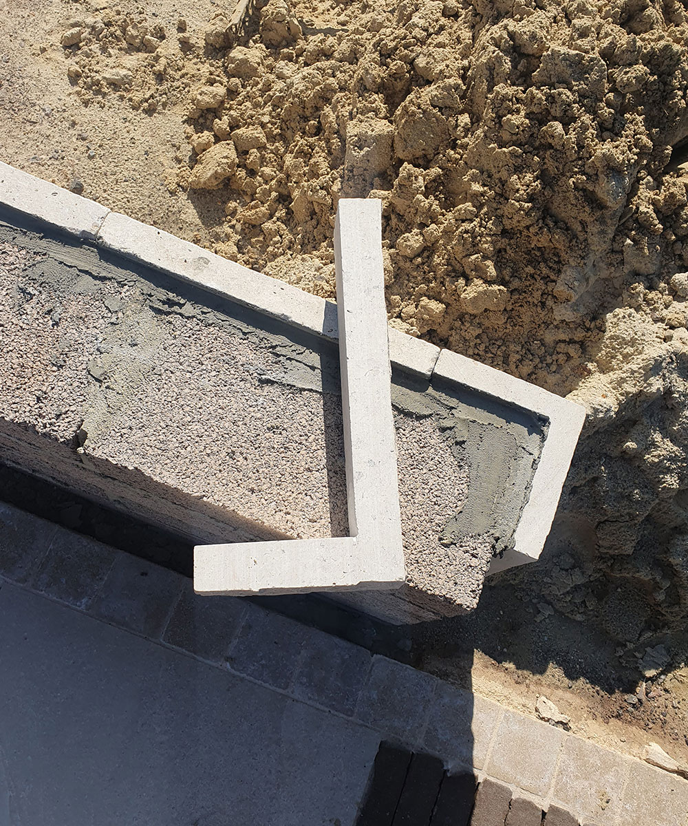 Lymington Beige Coach House Limestone Corner Pieces