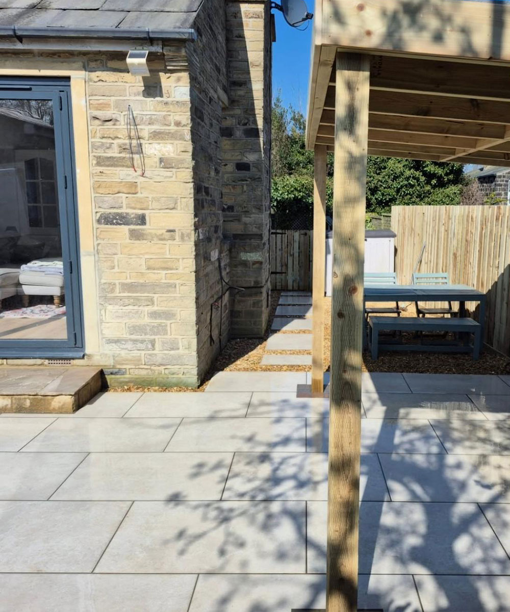 Avon White Tumbled Edge Porcelain Outdoor Tile