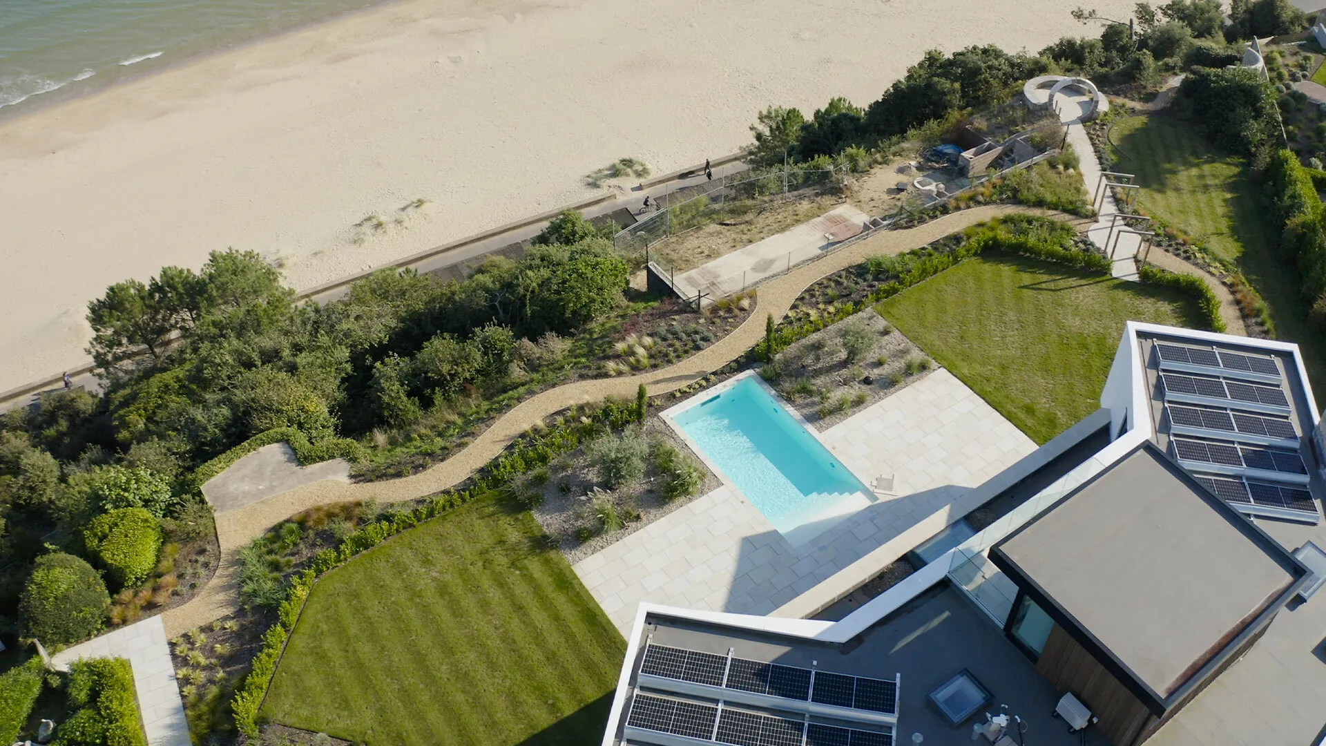 Kimmeridge Fossil porcelain paving around a swimming pool on the Dorset coast